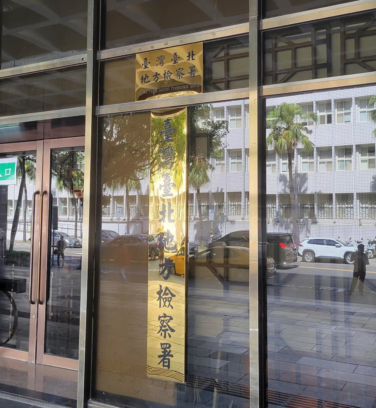 文章圖片：剛回到家，今日總共兩件開庭，三場諮詢會議，