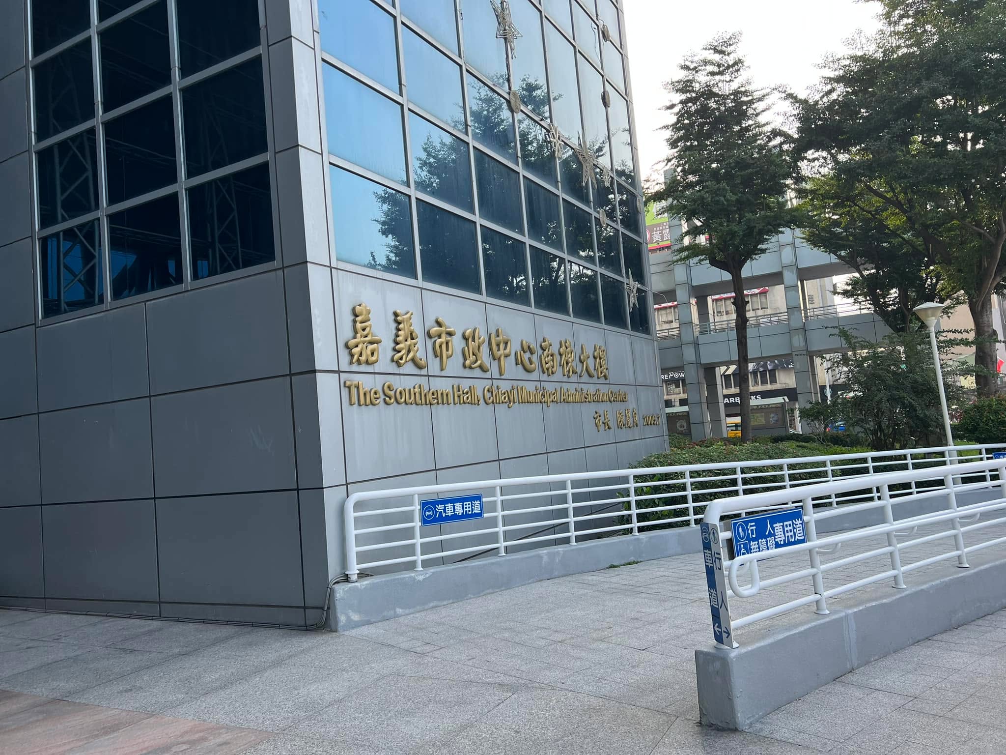 文章圖片：本週南北奔波，前幾天參與嘉義市政府會議，徵收、重劃、￼通行…